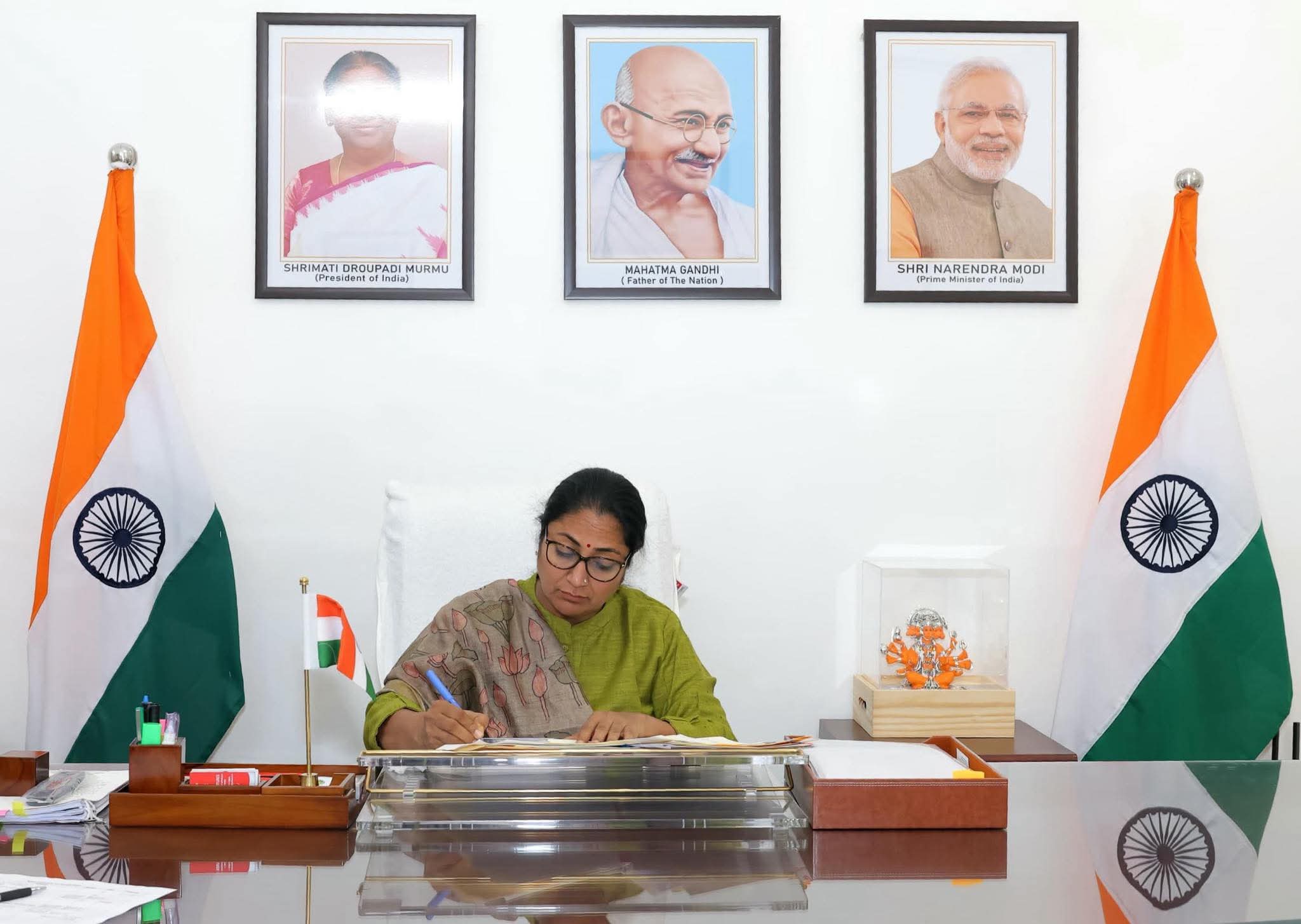 Guru Ravidas Tiger Force protests against not putting up Ambedkar ji's picture in Chief Minister Rekha Gupta's office.